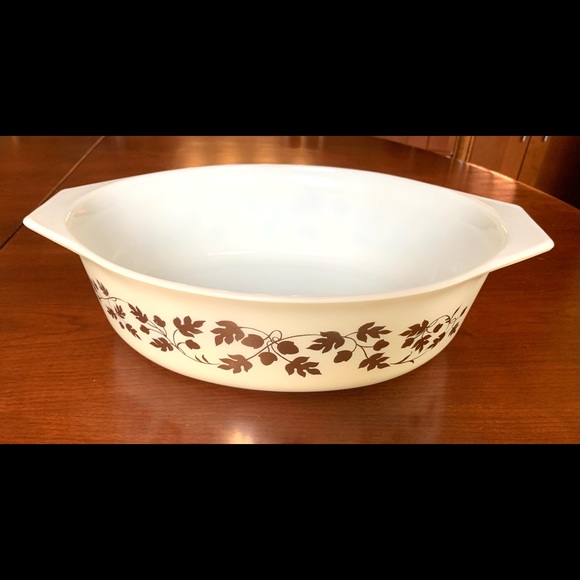 Vintage Pyrex 2.5 Qt oval casserole dish model #045 Gold Acorn Oak Leaf pattern - Picture 3 of 11